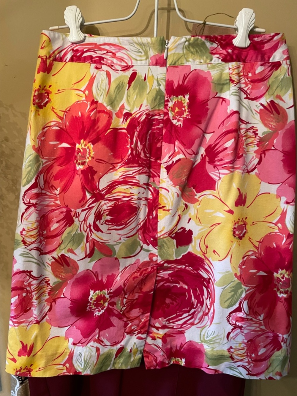 Van Heusen Pink Floral Pencil Skirt Size 2